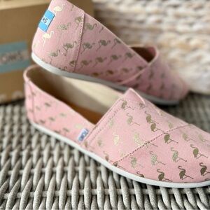 NWT *RARE* TOMS Alpargata Pink Canvas Slip-On Espadrilles with Gold Flamingos